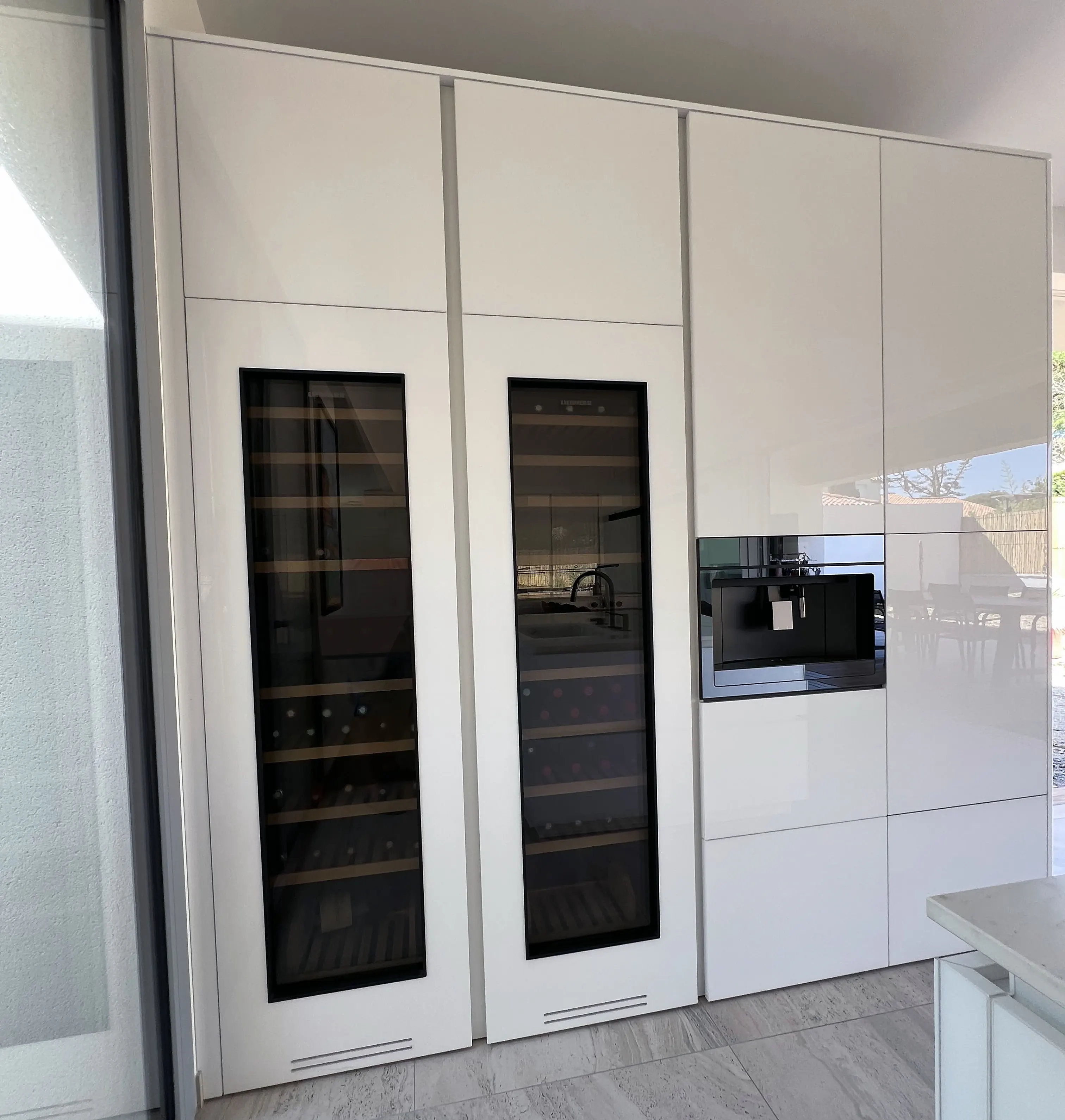 Deux caves à vin vitrées Liebherr