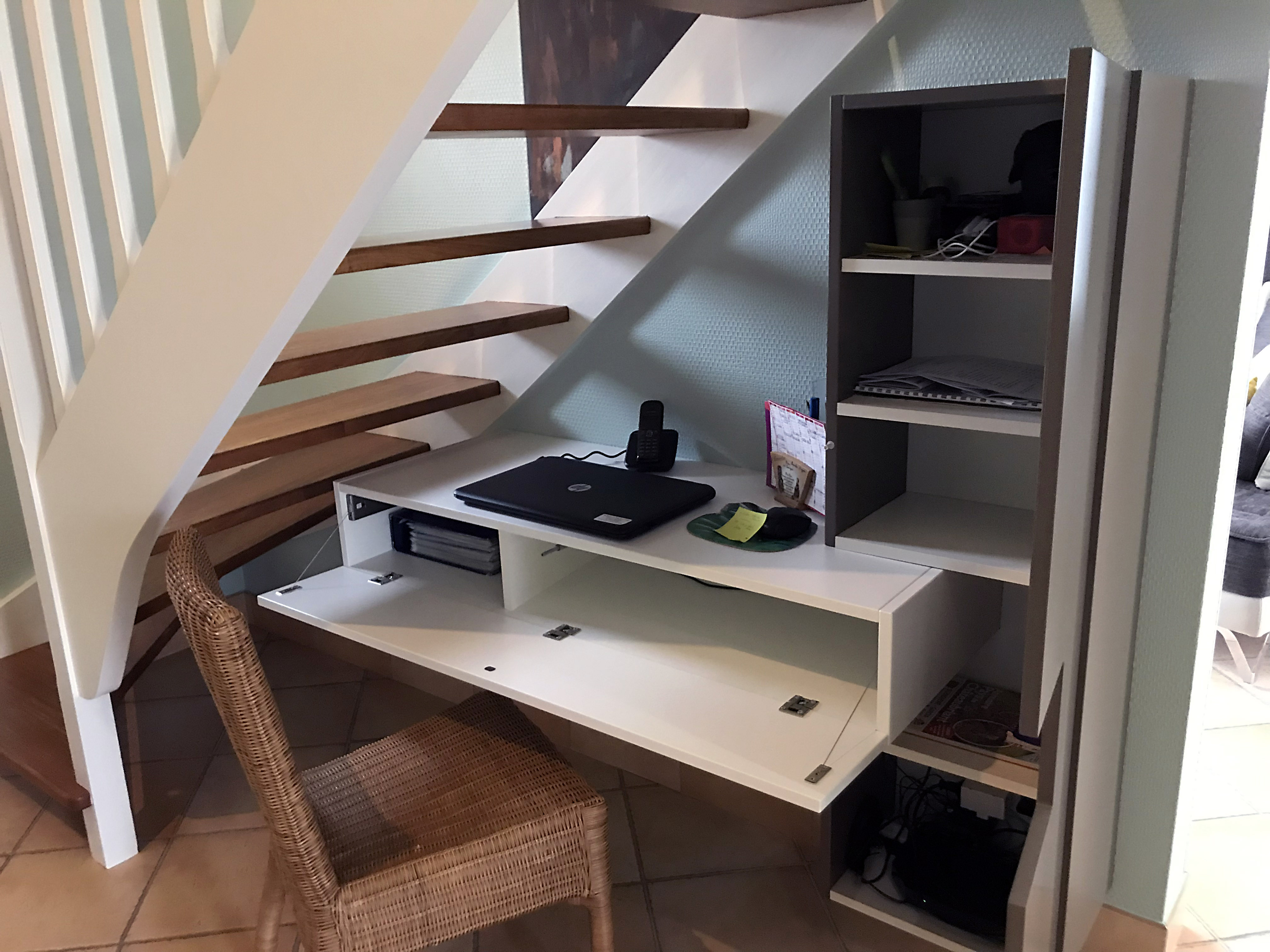 Bureau sous escalier