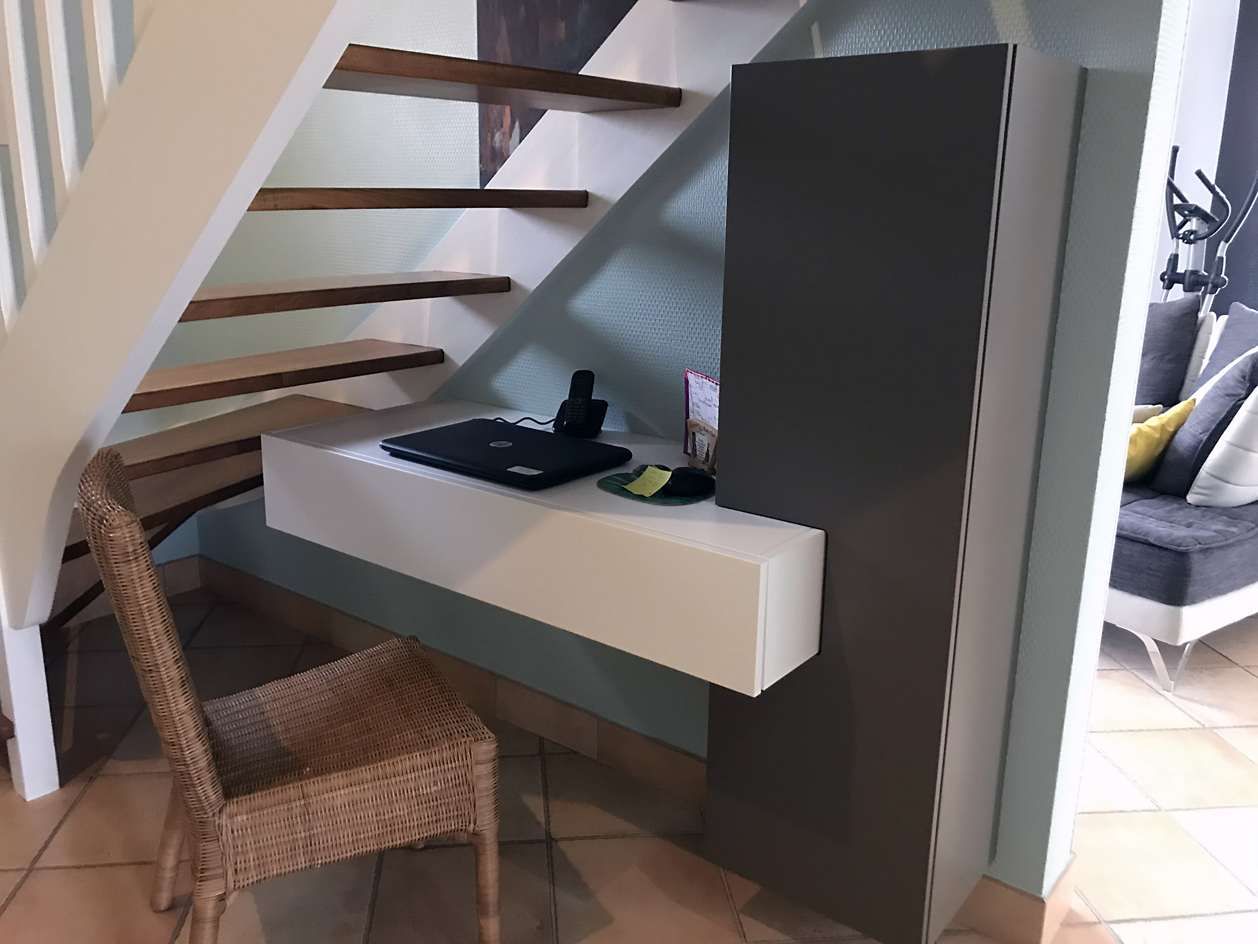 Bureau sous escalier