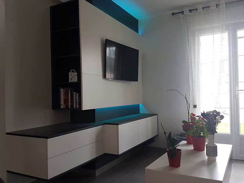 meuble tv comprenant rangement et lumiere indirecte led