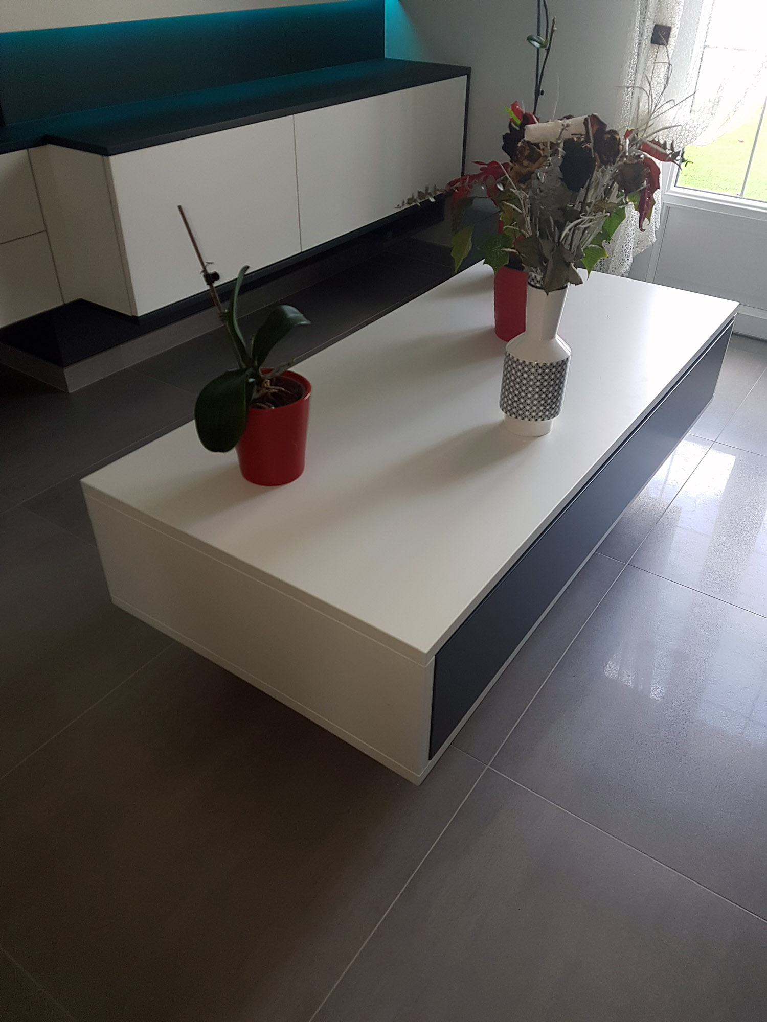 table basse haut de gamme noir et blanche