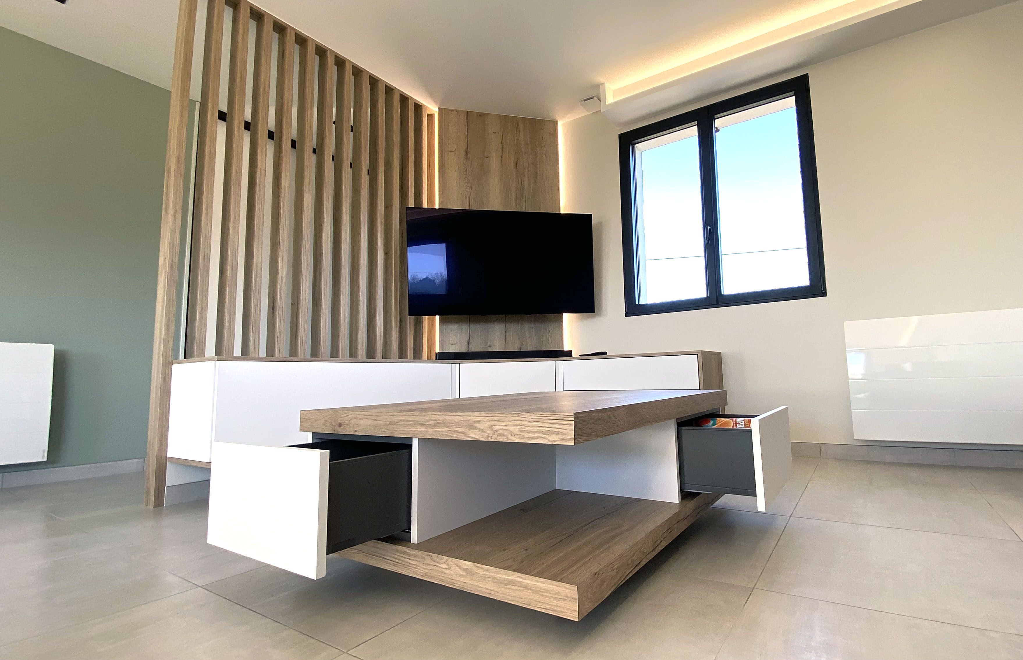 Table basse de salon avec tiroirs blanc et plateau chêne clair