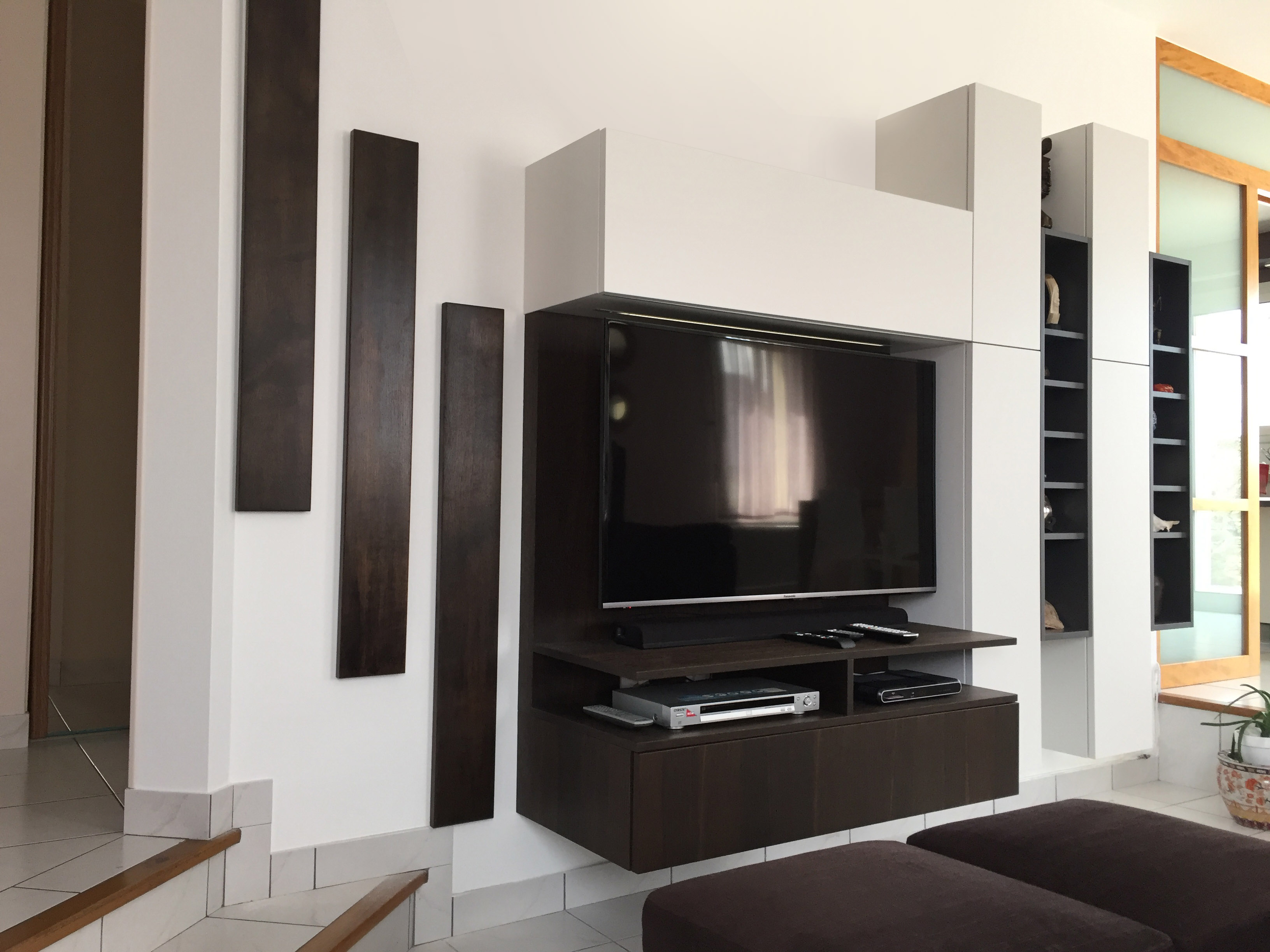 Grand meuble suspendu pour la television