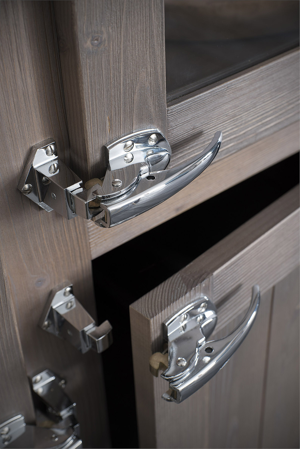 Gros plan sur les finitions de l'armoire de cuisine Easy