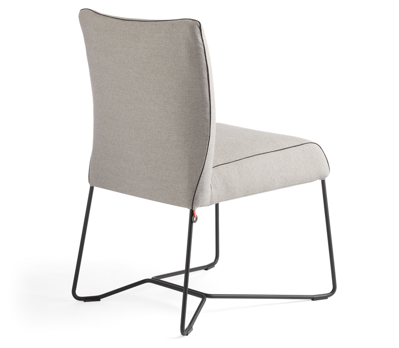 Chaise Olivienne souligné de noir
