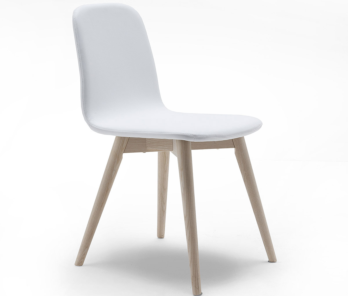 Chaise blanche modèle Maya