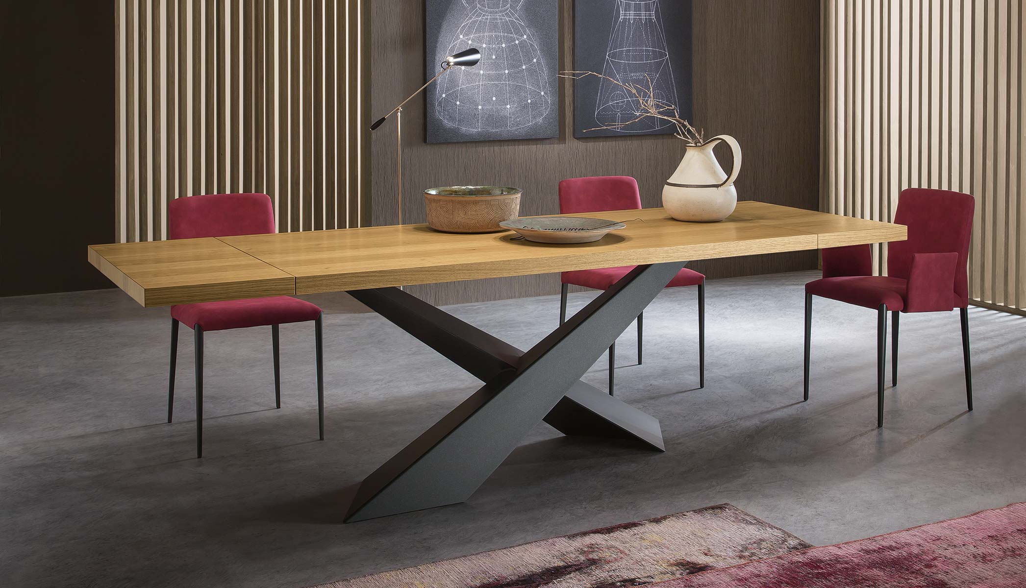 Table Riflessi Living avec pied acier noir et plateau bois de chêne