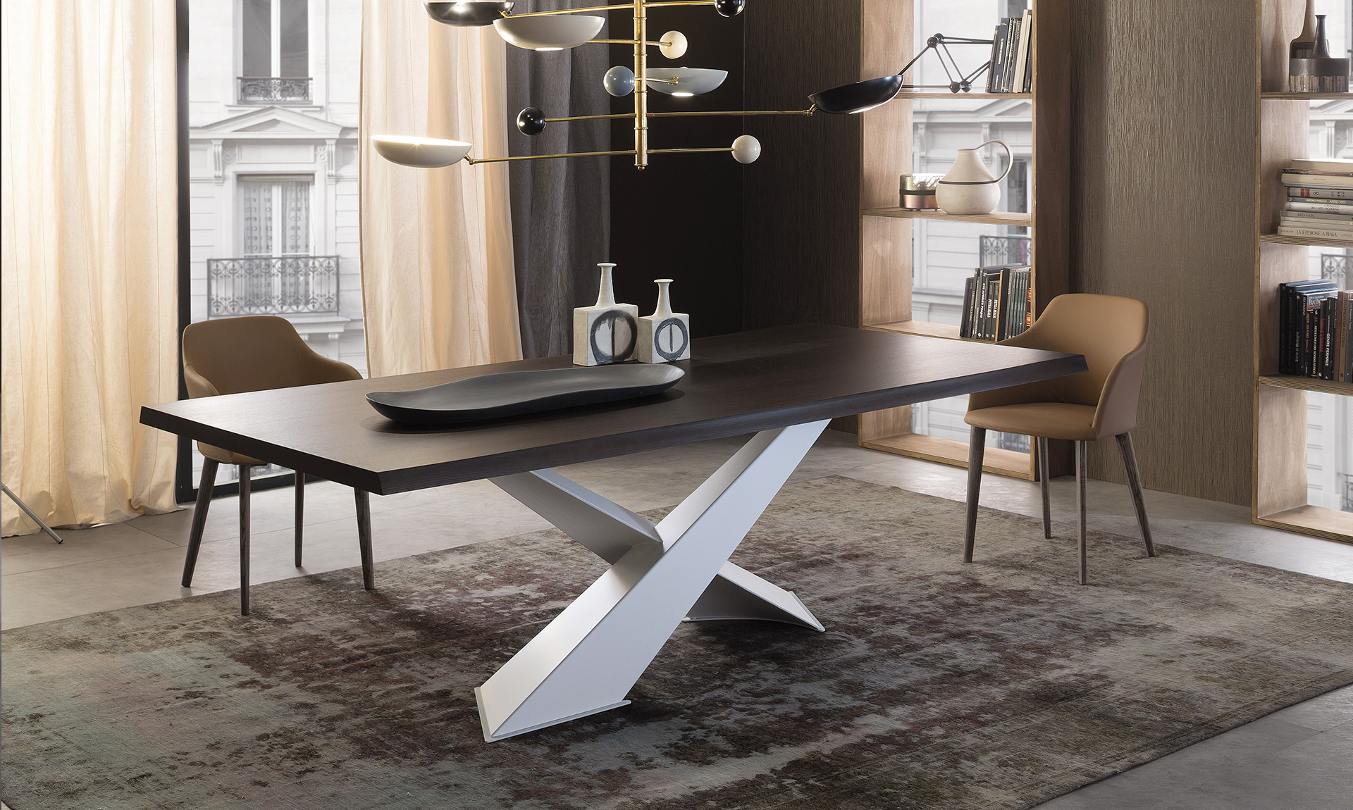 Table Riflessi Living avec pied acier blanc et plateau chêne peint noir