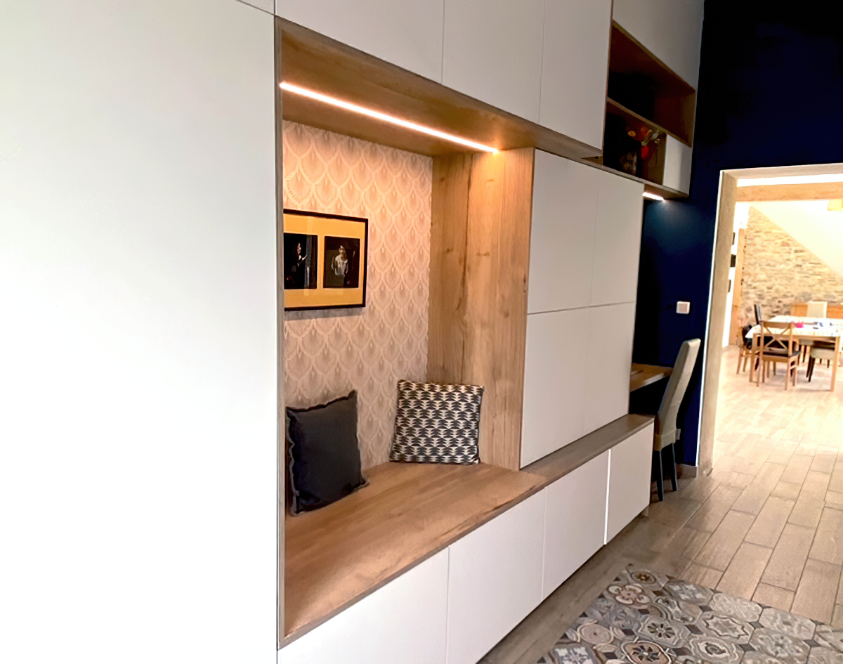 Meuble d'entrée blanc avec niche chêne et bureau