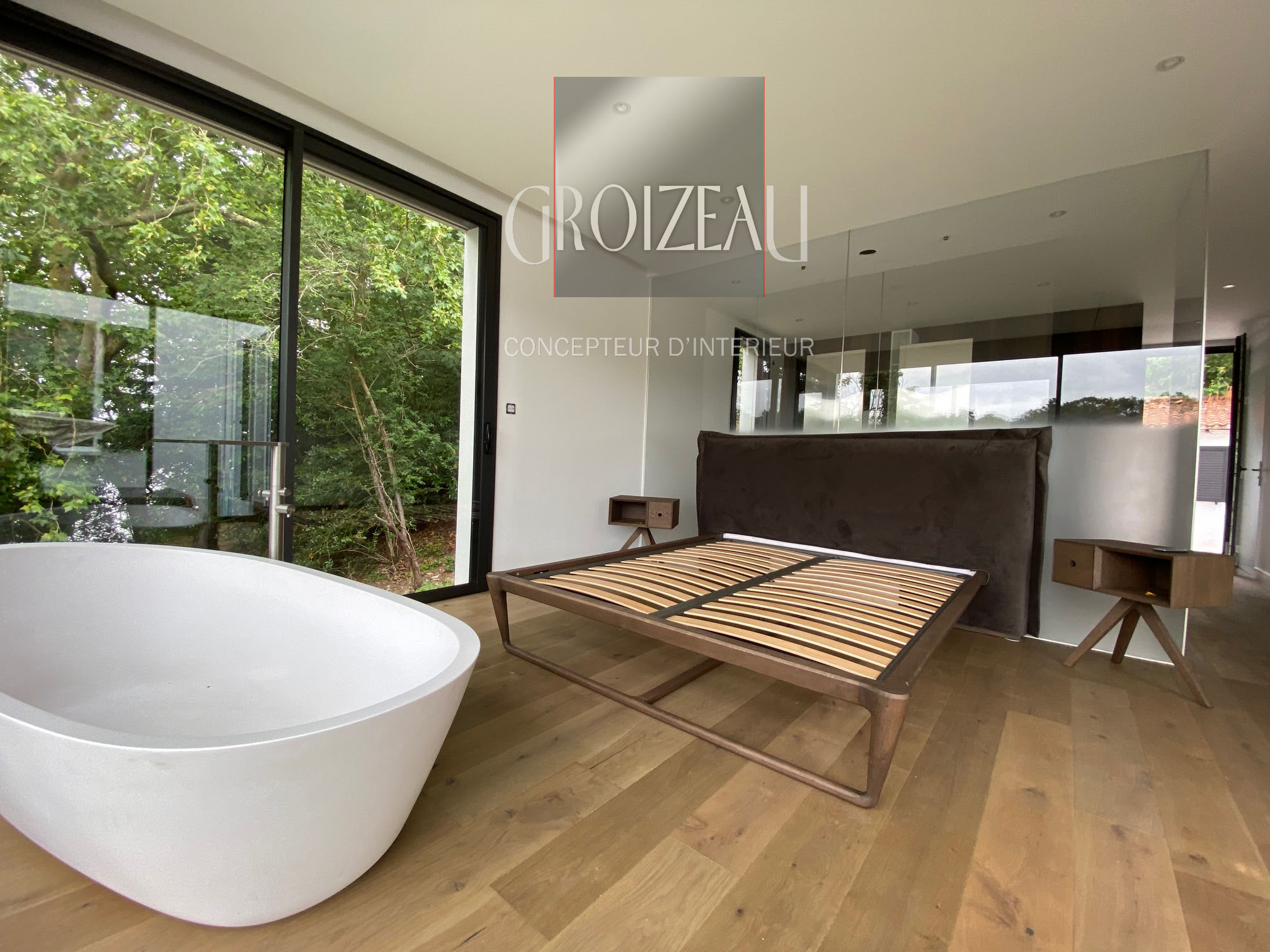 Chambre avec salle de bain intégrée en tete de lit