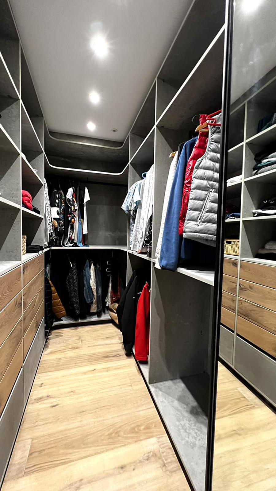 dressing caché derriere la tete de lit en forme de U avec tiroir et penderies