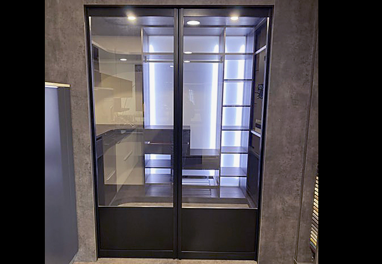 Dressing en U avec porte vitrée