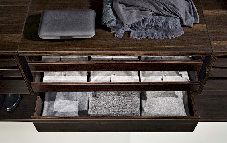 Tiroir classique en bois massif pour dressing haut de gamme