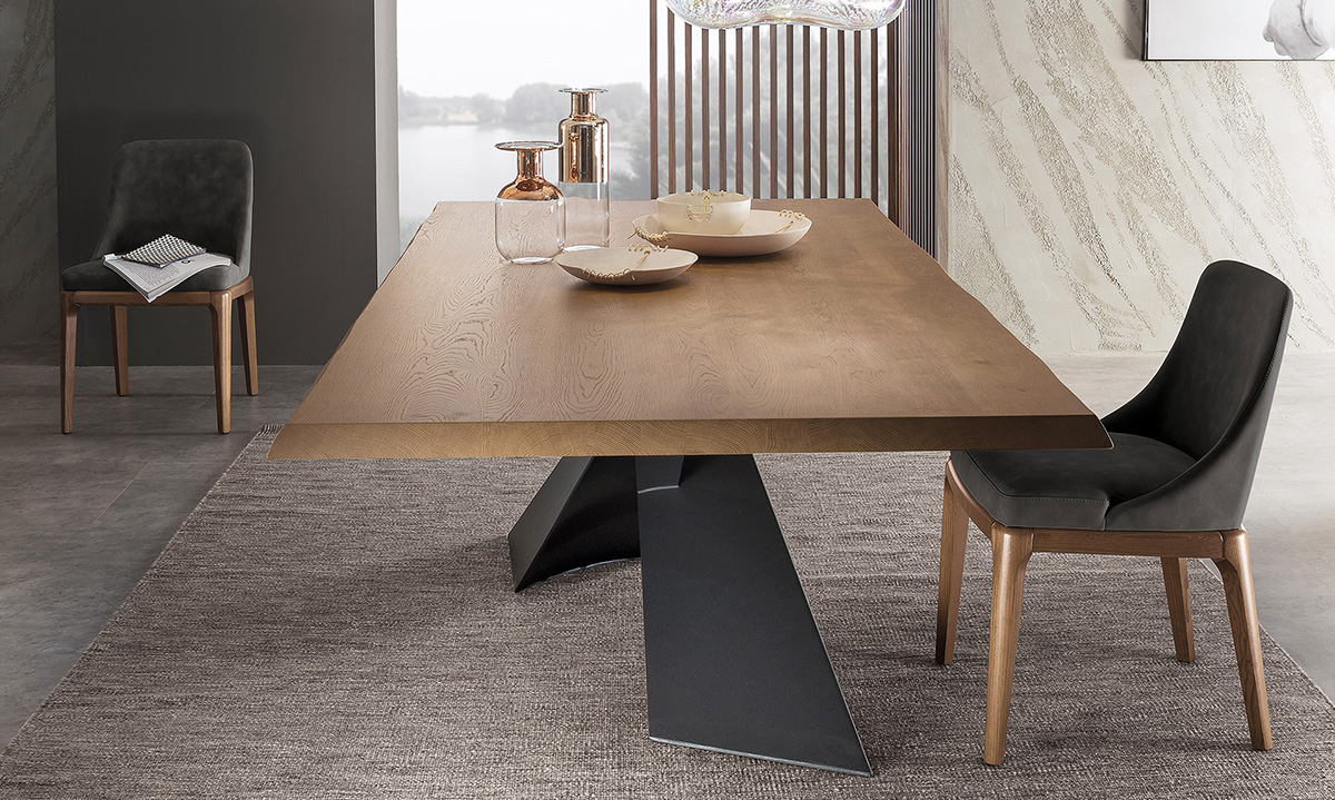 Table Riflessi Living avec pied acier noir et plateau bois de Noyer