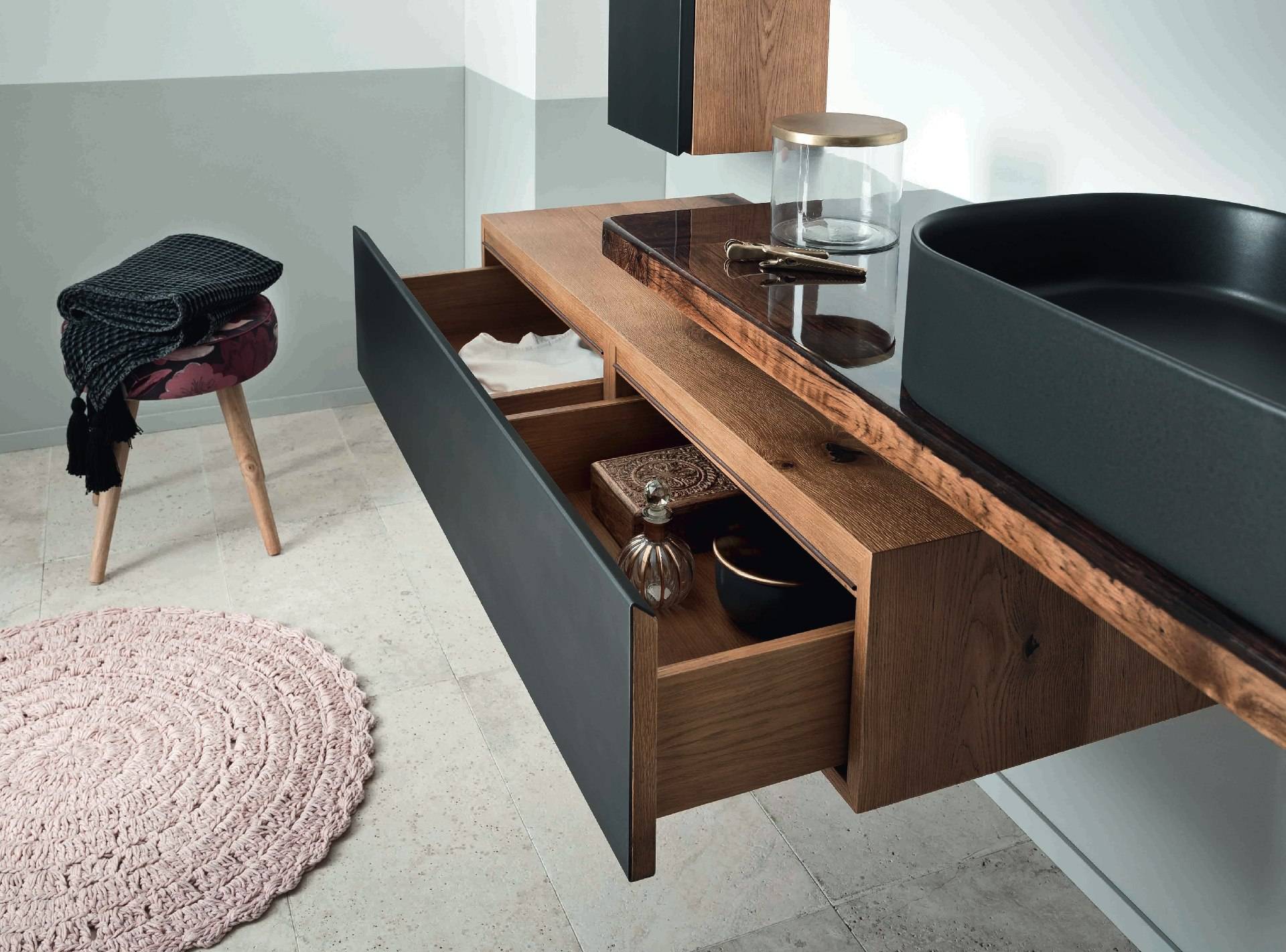 SAlle de bain acier et bois massif