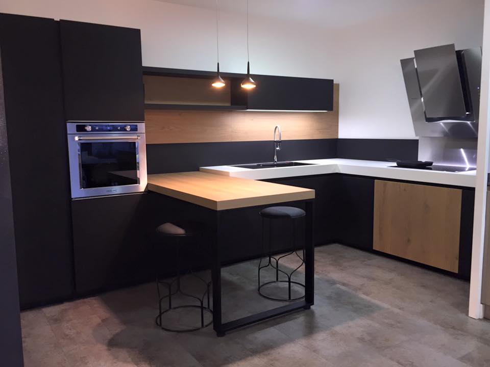 Showroom cuisiniste ancenis, nantes, riaillé Colonne cuisine suspendu
